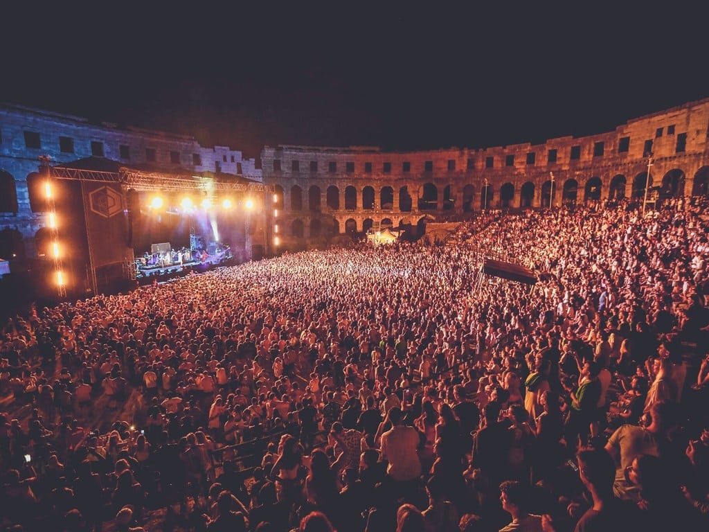 Top 78+ imagen dimensions festival pula