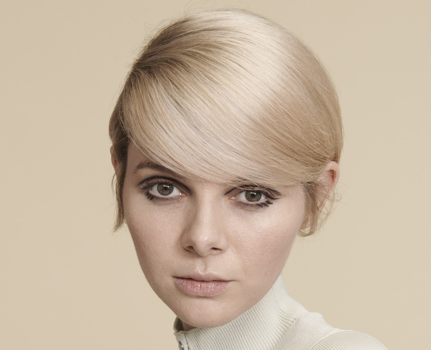 Platinum blonde hair colour